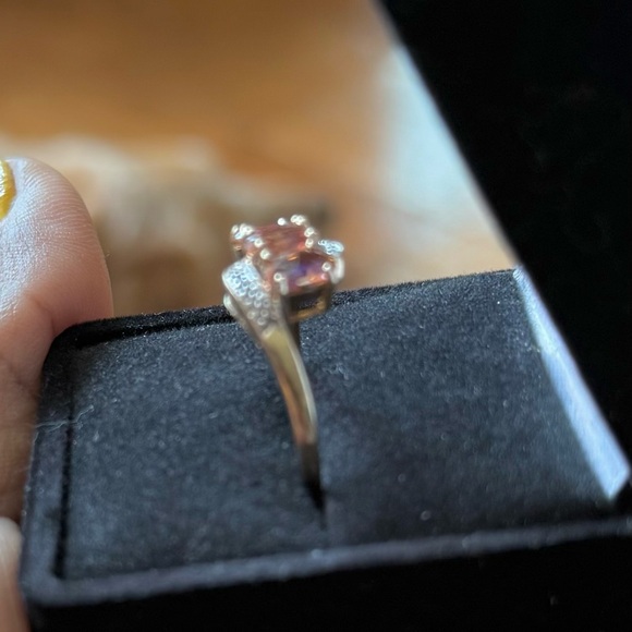 Elegant Gold and Silver Women's Ring - Picture 8 of 15